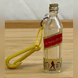 RARE VTG 1980s Johnnie Walker Yellow Plastic Clip Necklace Charm